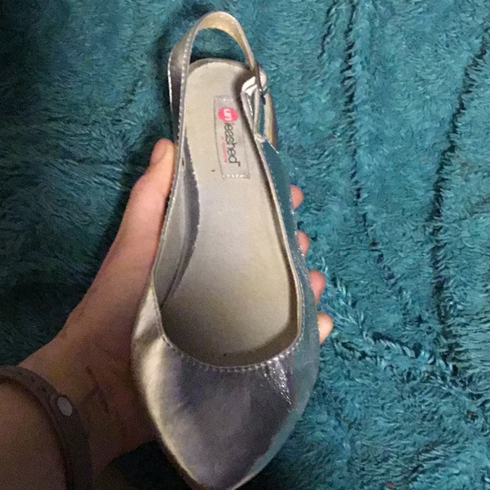 Shiny Flats